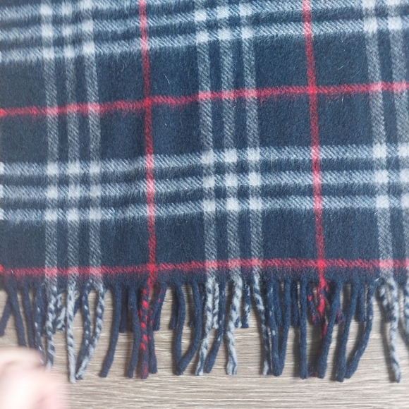 Vintage Burberry cashmere wool scarf. Navy blue red white plaid - Picture 3 of 5